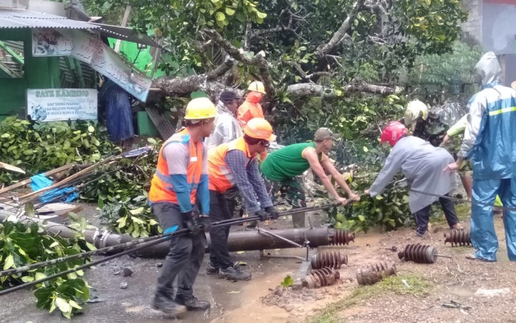 TNI-Polri dan TRC BPBD Trenggalek Sigap Hadapi Bencana