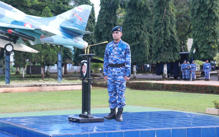 Ir Koopsud II Marsma TNI Hermawan Widhianto, S.E., M.M., pada saat bertindak  selaku Inspektur Upacara  17-an di Makoops Udara II, Makassar, Sulsel (17/2/2025)