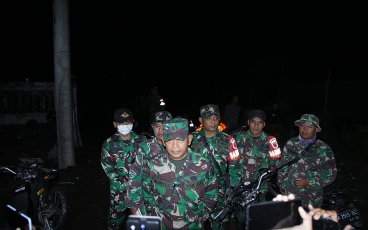 Koramil 0821-14/Pronojiwo Intensifkan Patroli Malam di Zona Merah Gunung Semeru