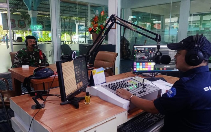 Serka Laode Kalawara saat mengisi tema di RRI Gorontalo