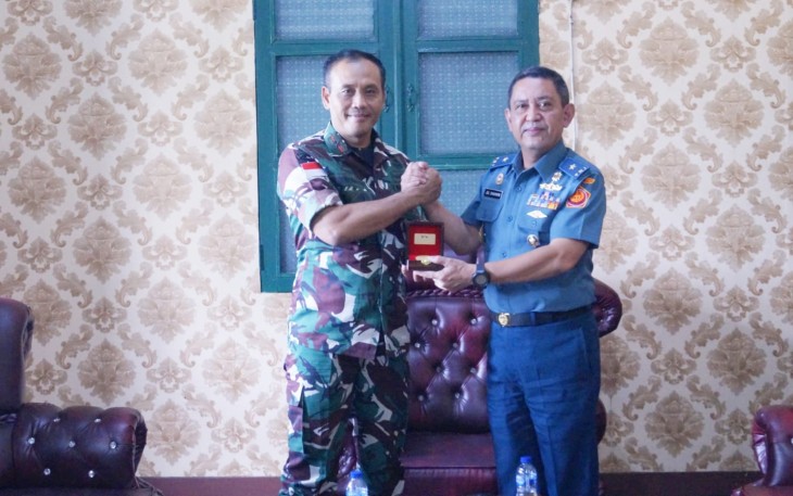 Danrem 121/Abw Brigjen TNI Purnomosidi, S.I.P., M.A.P., M.Han., beserta jajarannya menerima kunjungan Tim Pokja Penyusunan Kajian Sahli Panglima TNI, bertempat di Kediaman Danrem 121/Abw, Pontianak, Kalimantan Barat, Rabu (26/02/2025)