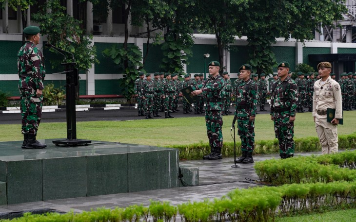 Aslog Kaskostrad Pimpin Upacara 17-an di Makostrad