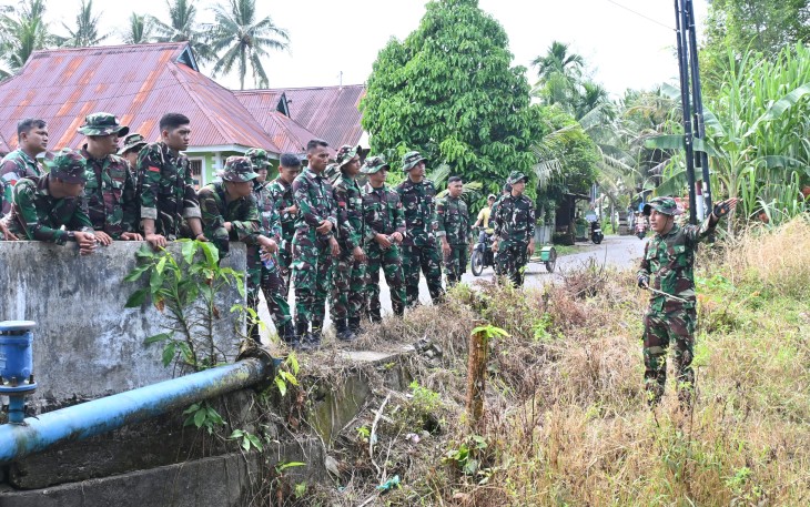 Personel Lanud Sutan Sjahrir laksanakan Patroli dalam latihan Pertahanan Pangkalan pada Triwulan I Tahun 2025 yang dipimpin langsung oleh Pgs. Dansathanlan Kapten Sus Zaoton Ahkmad didampingi KasiFasint Lettu Sus Oki Musallah, S.Pd di Lapangan Apel Mako Lanud Sutan Sjahrir, Kamis (20/2/2025).
