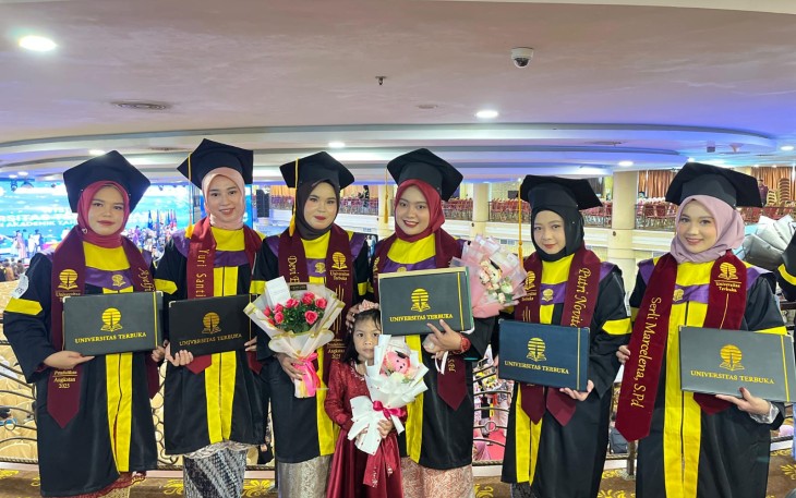 Lulusan Kepulauan Riau Resmi Sandang Gelar Sarjana