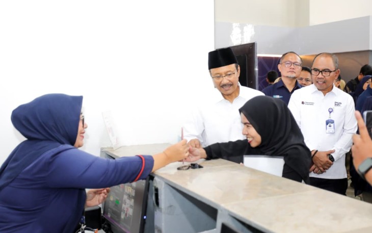 Menteri Sosial Saifullah Yusuf (Gus Ipul) saat meninjau Penyaluran BLTS