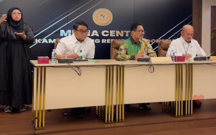 Jubir MA, Prof Yanto dalam jumpa pers di Gedung Media Center MA, Jalan Medan Merdeka Utara, Gambir, Jakpus, yang juga disiarkan di sosmed MA, Senin (14/4/2025).