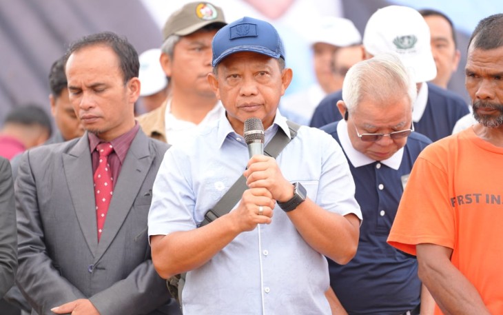 Mendagri Muhammad Tito Karnavian pada acara groundbreaking (peletakan batu pertama) Pembangunan 103 Rumah untuk Rakyat Korban Bencana di Kabupaten Tapanuli Utara, Sumatera Utara (Sumut), Minggu (21/12/2025).
