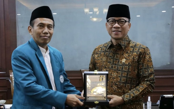 Mendes Yandri saat audiensi dengan DPP LPQQ Indonesia di Kantor Kemendes PDT, Selasa (19/8/2025).