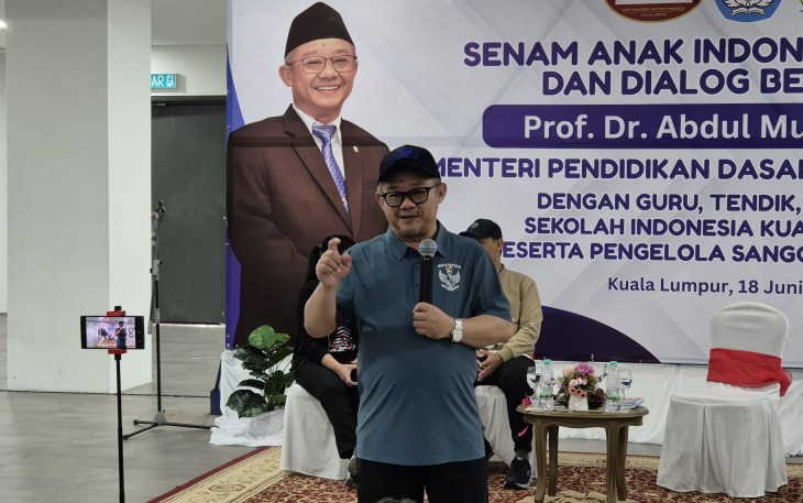 Mendikdasmen, Abdul Mu’ti, saat berdialog dengan pendidik, tenaga kependidikan, murid Sekolah Indonesia Kuala Lumpur (SIKL).
