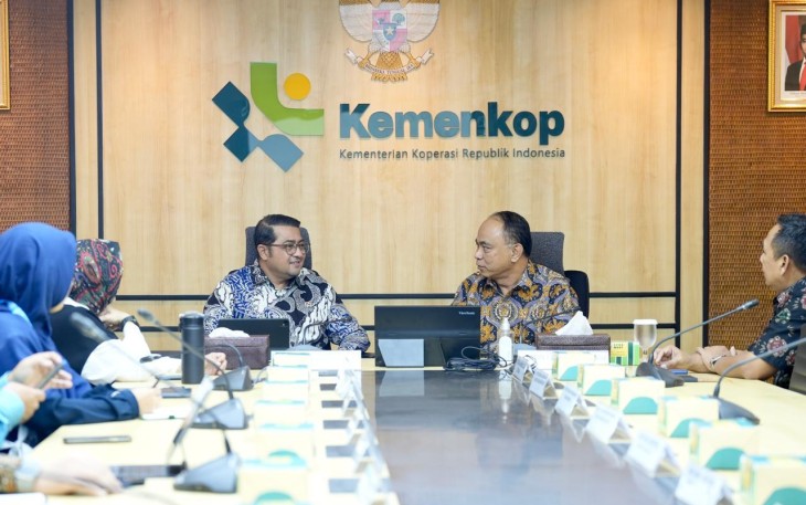 Menteri Ekraf Teuku Riefky Harsya dalam pertemuan bersama Menkop Budi Arie, yang berlangsung di Kemenkop pada Rabu, 16 April 2025.