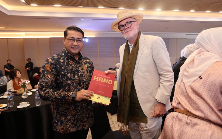 Menekraf/Kabekraf Teuku Riefky Harsya (kiri)