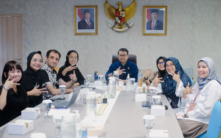 Menekraf Riefky saat menerima audiensi dari Markamarie di Gedung Film Pesona Indonesia, Jakarta pada Senin, 17 Februari 2025.