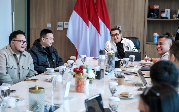 Menteri Ekonomi Kreatif, Teuku Riefky Harsya, menerima audiensi dari Djakarta Warehouse Project (DWP) di Kantor Kementerian Ekraf, Jakarta, Kamis (20/11/2025).