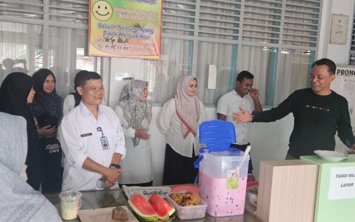 Menyambut datangnya bulan suci Ramadhan 1446 H yang jatuh beberapa hari kedepan, manajemen Rumah Sakit Tuanku Imam Bonjol mengadakan makan siang bersama bertempat di ruangan kantor RSUD TIB, Rabu (26/02/2025)