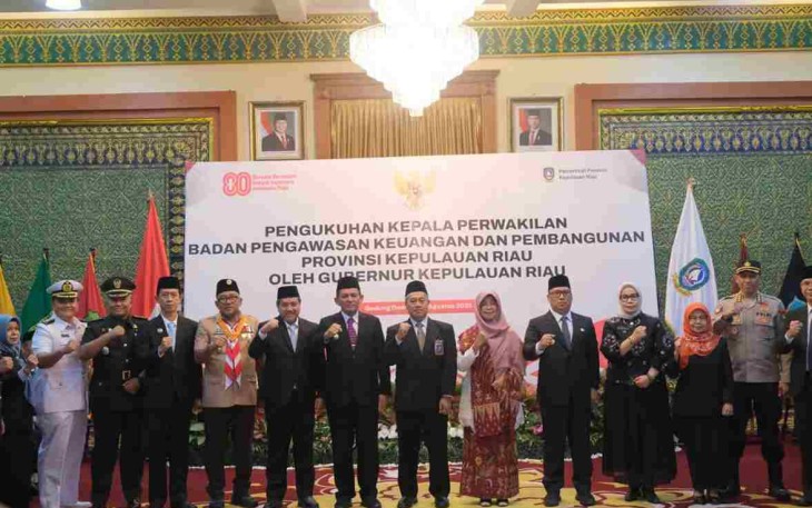 Wali Kota Tanjungpinang, Lis Darmansyah saat menghadiri pengukuhan Mudzakir sebagai Kepala Perwakilan Badan Pengawasan Keuangan dan Pembangunan (BPKP) Provinsi Kepri, sekaligus melantik pengurus wilayah AAIPI Kepri, di Gedung Daerah, Tanjungpinang, Jumat (15/8/2025).