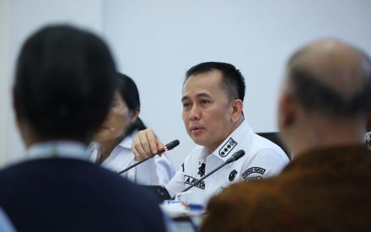 Penjabat (Pj) Gubernur Papua Agus Fatoni dalam Rapat Koordinasi Kemenkes RI dengan Pemerintah Provinsi Papua terkait RSUP Jayapura di Gedung Negara, Jayapura, Papua, Rabu (03/09/2025).