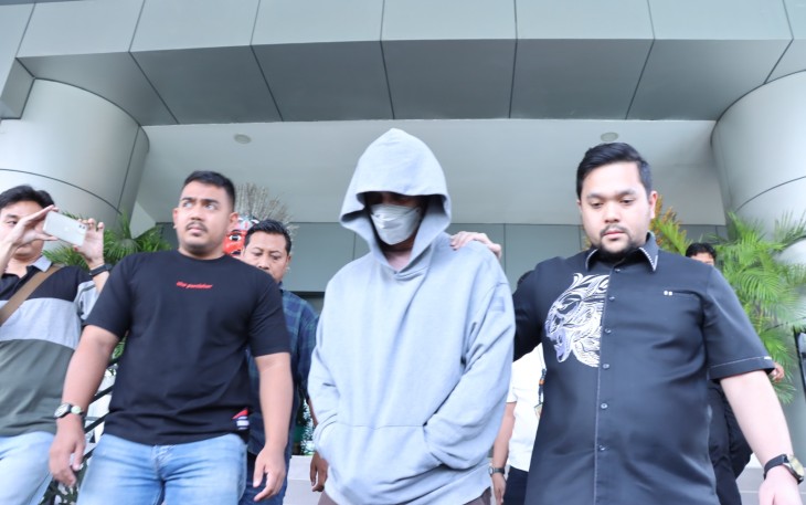 Aktor Fachri Albar saat menjalani serangkaian pemeriksaan kesehatan di Si Dokkes Polres Metro Jakarta Barat.