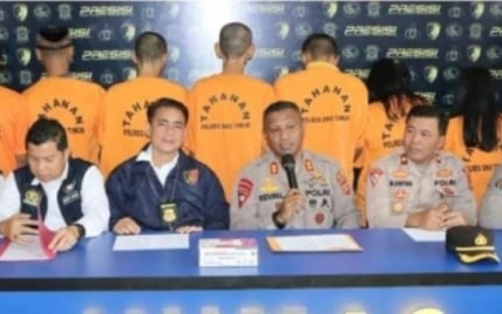 Kapolres Oku Timur AKBP Kevin Leleury.S,i.K,.M,si, saat acara rilis yang di gelar di kantor Mapolres Oku Timur pada hari Senin 17 Maret 2025
