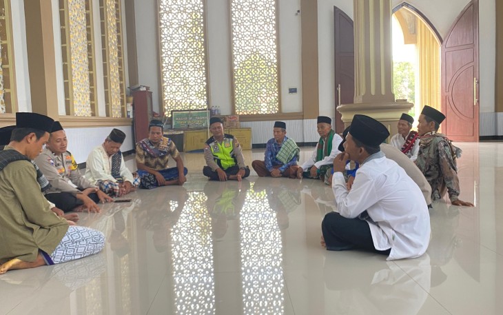 Polsek Belitang III saat Giat Jum'at Curhat
