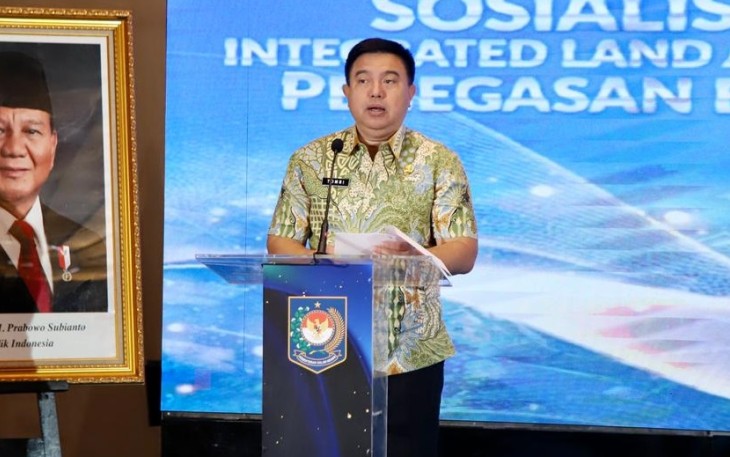 Sekjen Kemendagri Tomsi Tohir pada kegiatan Sosialisasi dan Rakor Teknis ILASPP Penegasan Batas Desa dengan Pemda Tahun 2025 di Grand Mercure Harmoni, Jakarta, Jumat (21/11/2025).