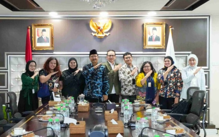 Peneliti Litbang Kompas MB Dewi Pancawati saat audiensi dengan Menteri Sosial Saifullah Yusuf atau Gus Ipul di kantor Kemensos, Kamis (22/5/2025).