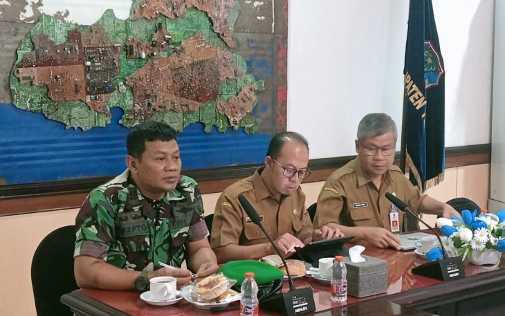 Rapat Koordinasi Tim Pengendalian Inflansi Daerah (TPID) dipimpin Wamendagri RI melalui virtual, bertempat di Ruang Rapat Bupati Pacitan, Kec./Kab. Pacitan, Senin (15/12/2025).