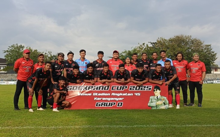 Tim sepak bola DPC PDI Perjuangan Karanganyar.