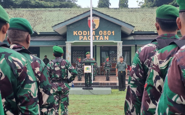 Kodim 0801/Pacitan menggelar Upacara Bendera