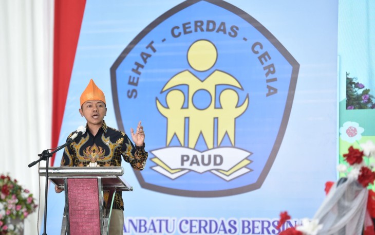 Wakil Menteri Pendidikan Dasar dan Menengah (Wamendikdasmen), Fajar Riza Ul Haq, saat meluncurkan Gerakan PAUD Labuhanbatu Cerdas Bersinar di Pendopo Bupati Labuhanbatu, Rabu (13/8).