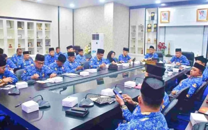 Rapat Koordinasi Perangkat Daerah bulan November 2025 di Ruang Rapat Engku Putri Raja Hamidah, Kantor Wali Kota Tanjungpinang, Senin (10/11).