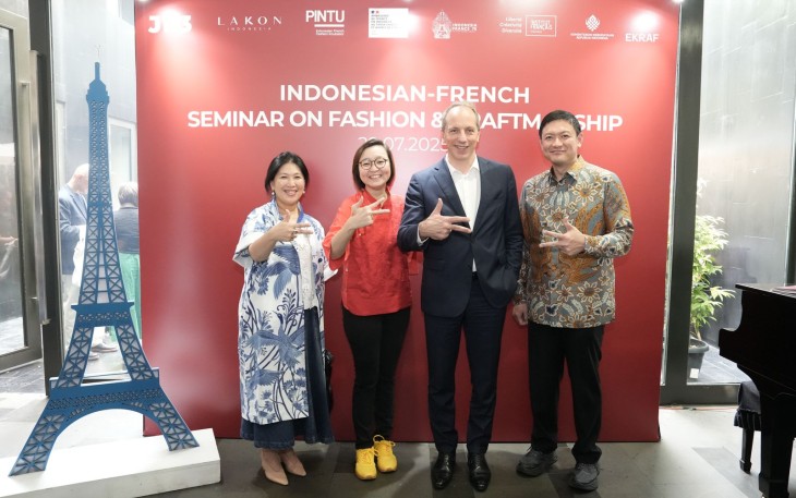 Wamen Ekraf saat menghadiri Indonesian–French Seminar on Fashion and Craftsmanship di Institut Français d’Indonésie (IFI) Jakarta, Selasa, 29 Juli 2025.