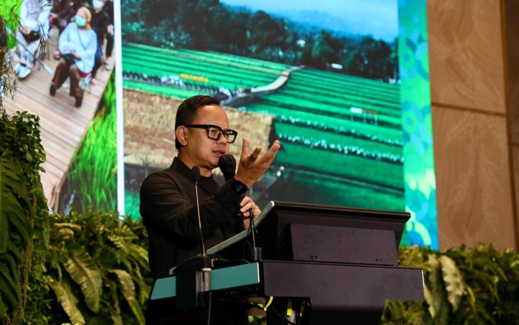 Wamendagri Bima Arya Sugiarto saat memberikan keynote speech pada acara The Top Tourism Leaders Forum di Hall 9, Nusantara International Convention Exhibition (NICE) Pantai Indah Kapuk (PIK) 2, Tangerang, Banten, Minggu (12/10/2025).