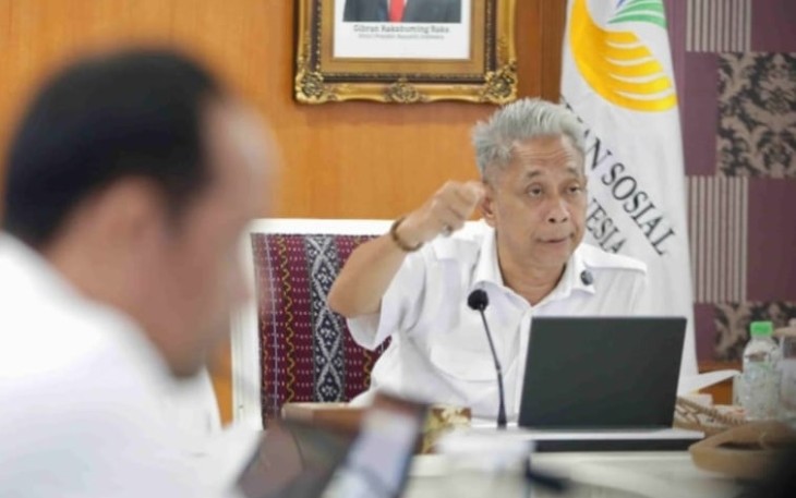 Wamensos Agus Jabo Priyono saat menerima audiensi Wali Kota dan Wakil Wali Kota Baubau, Yusran Fahim-Hamsina Bolu; Bupati dan Wakil Bupati Minahasa Tenggara, Ronal Kandoli-Fredy Tuda; Bupati Aceh Bireun, Mukhlis; serta Kepala Dinas Sosial Palu, Zuzik di Kantor Kemensos, Jakarta, Rabu (25/6/2025).