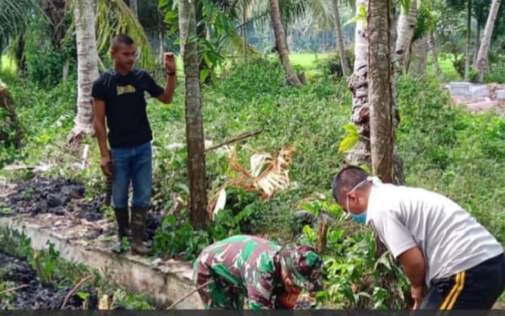 Jelang Penutupan TMMD, Satgas TMMD Ke-124 Kodim 0408/BS dan Warga Tetap Gotong Royong