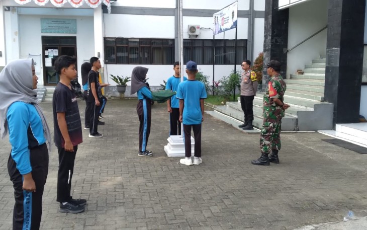 Babinsa Koramil 0801/03 Arjosari Beri Pelatihan Paskibraka Kecamatan