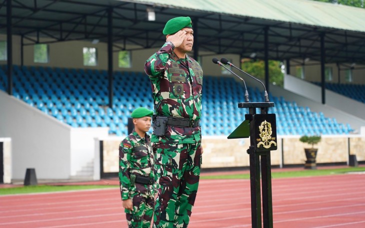 Wakil Gubernur Akademi Militer (Akmil), Brigjen TNI Kristomei Sianturi, S.Sos., M.Si.(Han), memimpin Upacara Bendera Tujuh Belasan yang diikuti oleh seluruh Taruna dan Organik Akademi Militer