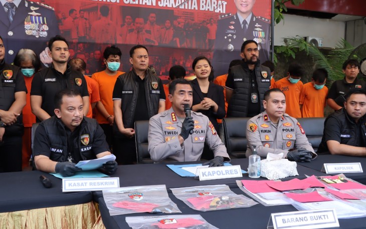 Polres Jakbar Bekuk 10 Pelaku dan Amankan Puluhan Kendaraan Curian