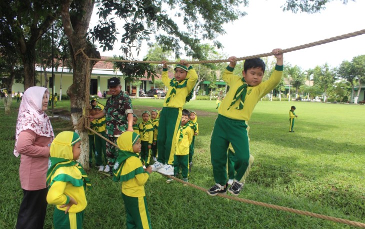 TK Aisyiyah 1 Surodakan Antusias Ikuti Wawasan Kebangsaan dan Outbound di Makodim 0806/Trenggalek