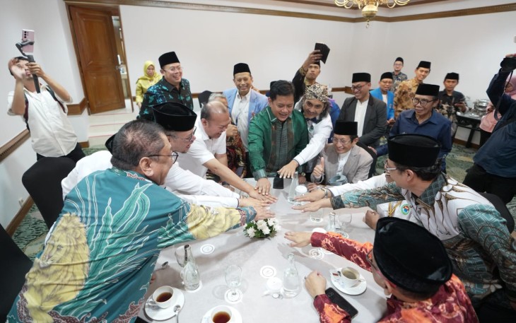Wakil Menteri Transmigrasi Viva Yoga Mauladi selepas dirinya menghadiri Pembukaan Munas VII Ikatan Alumni PMII (IKA-PMII), Jakarta (21/2/2025)