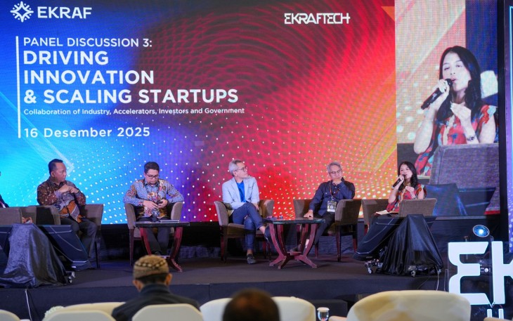 Diskusi panel dalam acara Ekraf Tech Summit 2025 yang berlangsung di Hotel Pullman, Jakarta, Selasa (16/12/2025)
