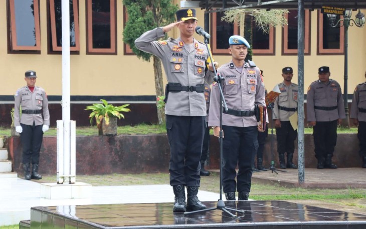 Kapolres Biak Numfor AKBP Ari Trestiawan pimpin upacara bendera Hari Kesadaran Nasional tanggal 17 Maret 2025 di Lapangan apel Taruna Bhayangkara