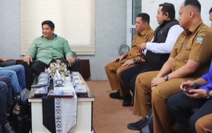 Bupati Bintan Roby Kurniawan saat Terima Audiensi Tim RDK Award, Selasa (05/08) di Ruang Rapat Bapperida Bintan.