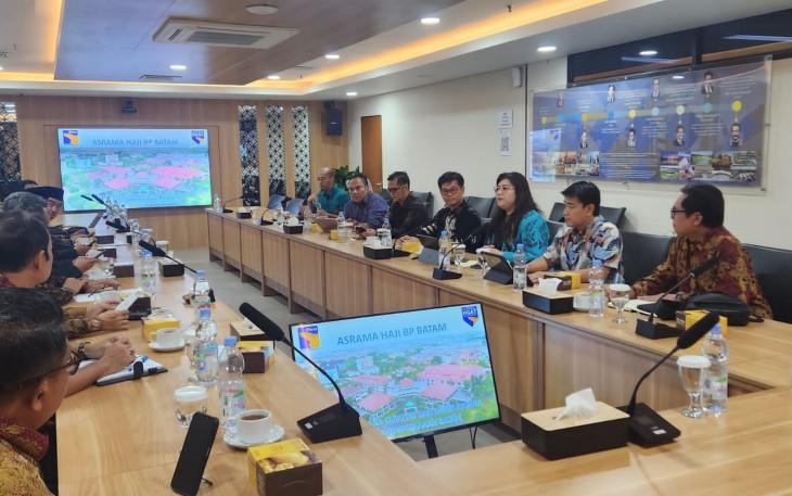 Rapat lanjutan terkait rencana pengembangan Asrama Haji dan penggunaan Asrama Haji Batam sebagai Embarkasi dan Debarkasi haji tahun 2026 hingga 2028, Kamis (24/4/2025).