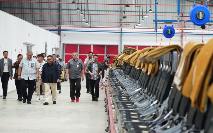 Anggota/Deputi Bidang Investasi dan Pengusahaan BP Batam, Fary Djemy Francis meninjau Kawasan Ekonomi Khusus Batam Aero Technic (KEK BAT) di Kawasan Bandara Internasional Hang Nadim, Rabu, (19/3/2025)