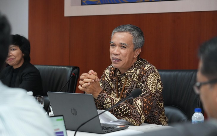 Pertemuan ini dibuka oleh Anggota Bidang Administrasi dan Keuangan BP Batam, Alexander Zulkarnain, melalui aplikasi zoom, dan diikuti oleh seluruh Pejabat Tingkat 2 di lingkungan BP Batam di Marketing Center BP Batam