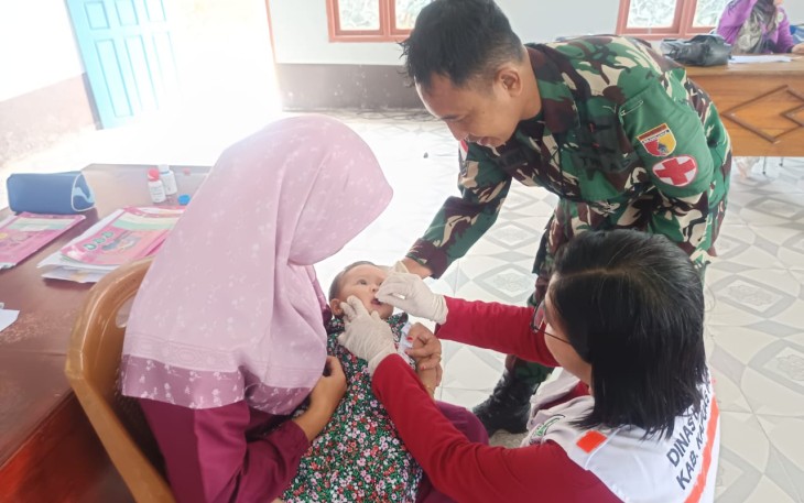Pos Mentari Satgas Pamtas RI-Malaysia berkolaborasi dengan Puskesmas Sebindang kembali menggelar Pos Pelayanan Terpadu (Posyandu) Balita sebagai upaya meningkatkan kesehatan anak usia dini di Balai desa Sebindang, Desa Sebindang, Kecamatan Badau, Kabupaten Kapuas hulu, Jum'at (7/2/25)