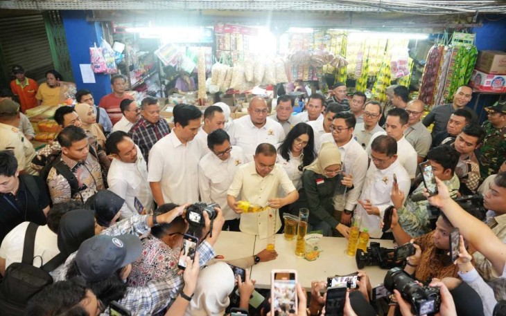 Wakil Ketua DPR RI, Sufmi Dasco Ahmad, melakukan inspeksi mendadak (sidak) di Pasar Kramat Jati, Jakarta