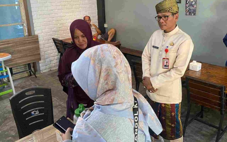 Tiga belas pegawai ASN dan Non ASN di lingkungan Pemerintah Kota Tanjungpinang terjaring kegiatan penegakan disiplin pegawai yang dilakukan tim gabungan BKPSDM dan Satpol PP Kota Tanjungpinang, Jumat (29/8)