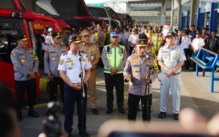 Kapolri Jenderal Listyo Sigit Prabowo meninjau langsung Terminal Terpadu Pulo Gebang, Cakung, Jakarta Timur