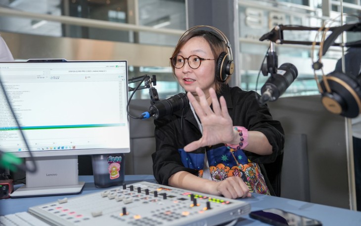 Wakil Menteri Ekonomi Kreatif (Wamen Ekraf) Irene Umar tampil sebagai narasumber dalam program Radio Masih Ada yang diinisiasi Kementerian Ekraf